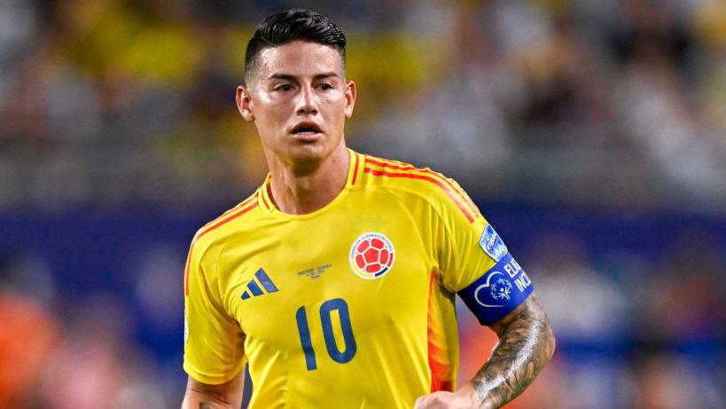 James Rodríguez Chưa Ra Sân Đã “Gây Bão”: Vẻ Điển Trai Khiến Fan Nữ Mê Mẩn