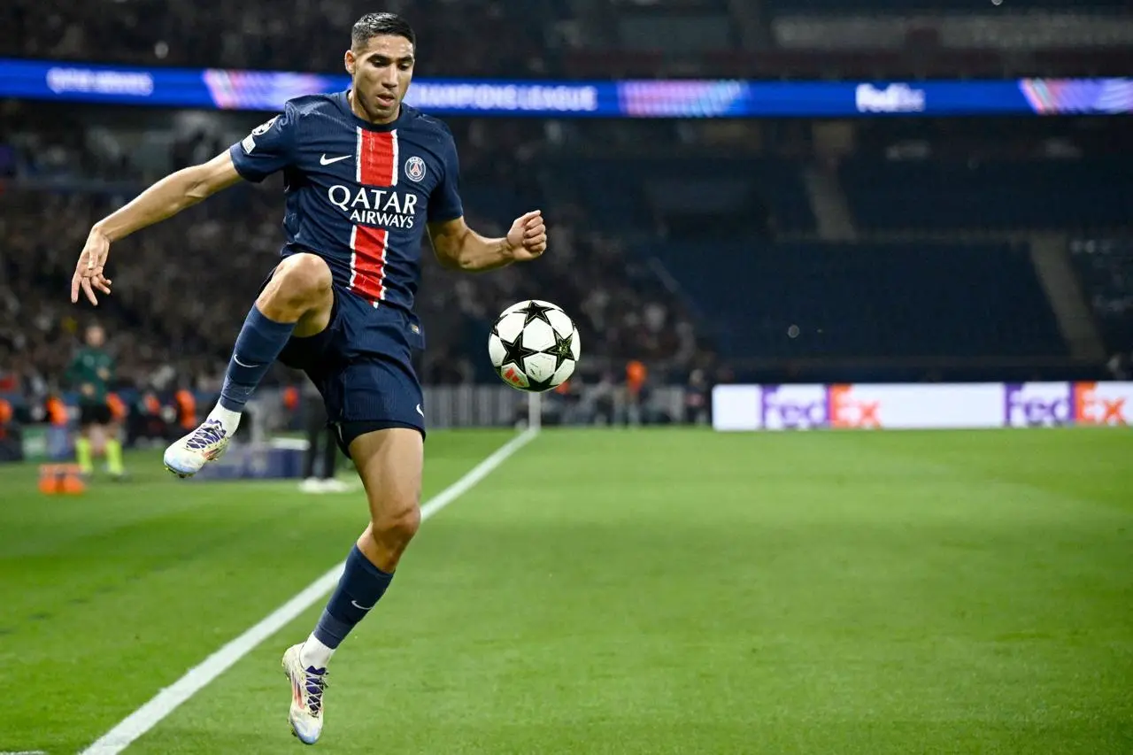 Hakimi hiện thi đấu cho Paris Saint-Germain, nơi anh được rèn luyện trong môi trường đỉnh cao và phát triển toàn diện kỹ năng.