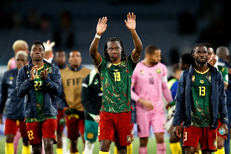Jordy Bos tỏa sáng muộn màng, Australia nhọc nhằn hạ Cameroon tại Sydney
