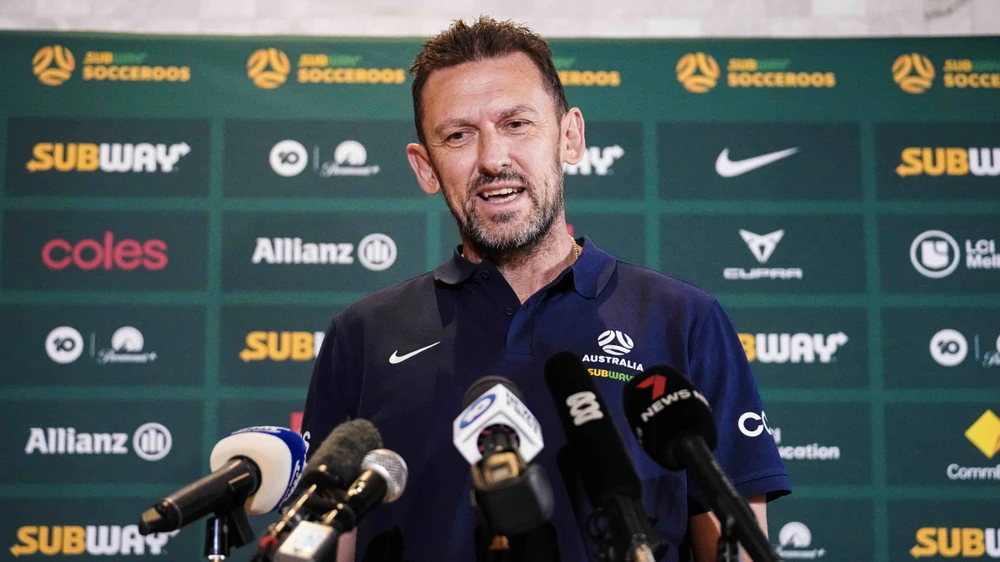 sự linh hoạt của tony Popovic trong việc thay đổi đội hình